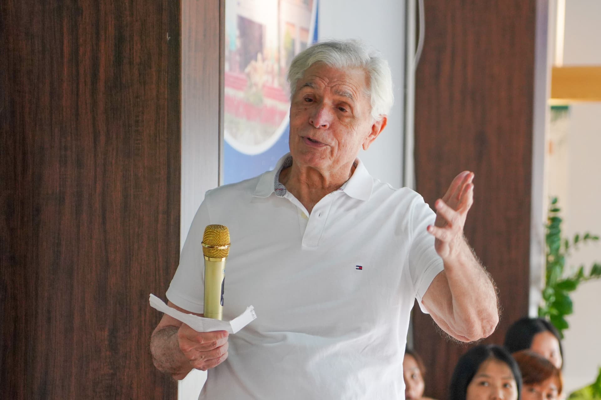 Giáo sư Terry Buss gia nhập giảng dạy và cố vấn đào tạo tại HSB