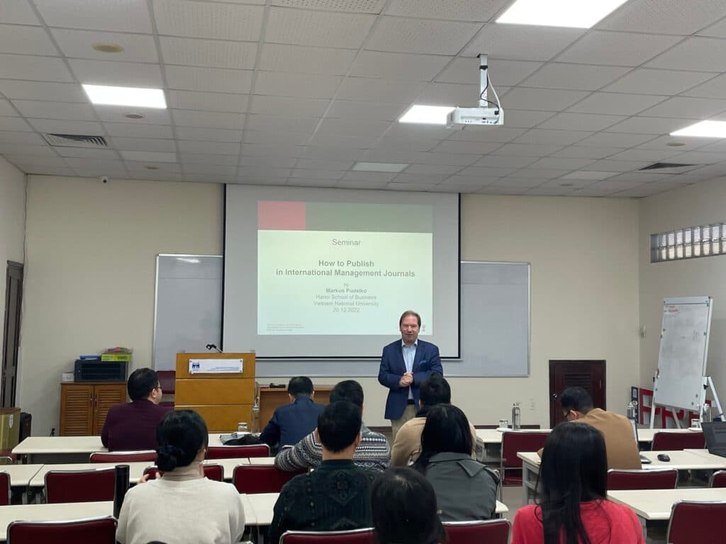 Tọa đàm "How to publish in international management journals" của GS. Markus Pudelko đến từ Khoa Kinh doanh Quốc tế, Đại học Eberhard Karls, Tübingen (CHLB Đức)