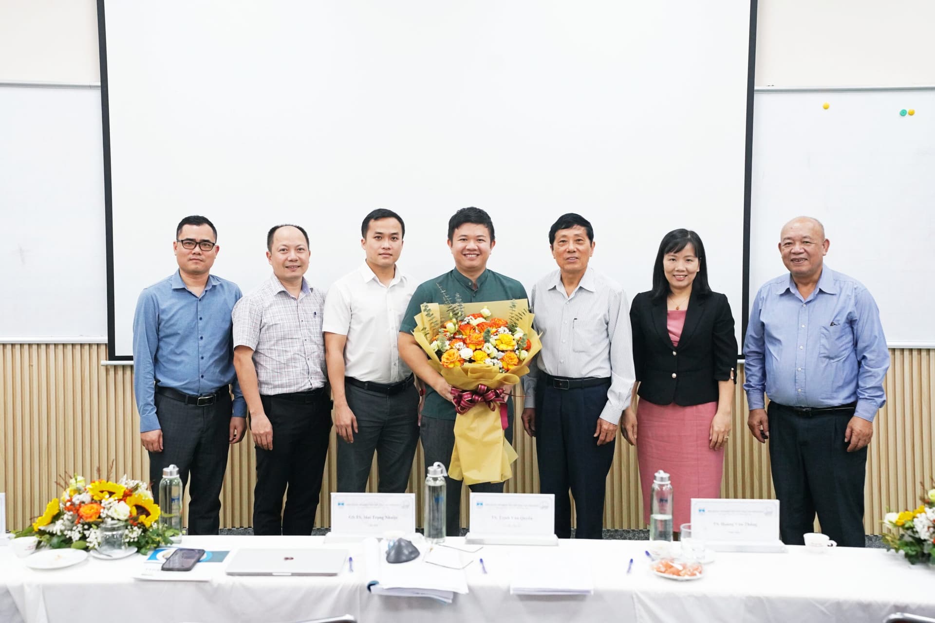 Nhóm nghiên cứu Trường Quản trị và Kinh doanh tổ chức buổi nghiệm thu đề tài cấp ĐHQG