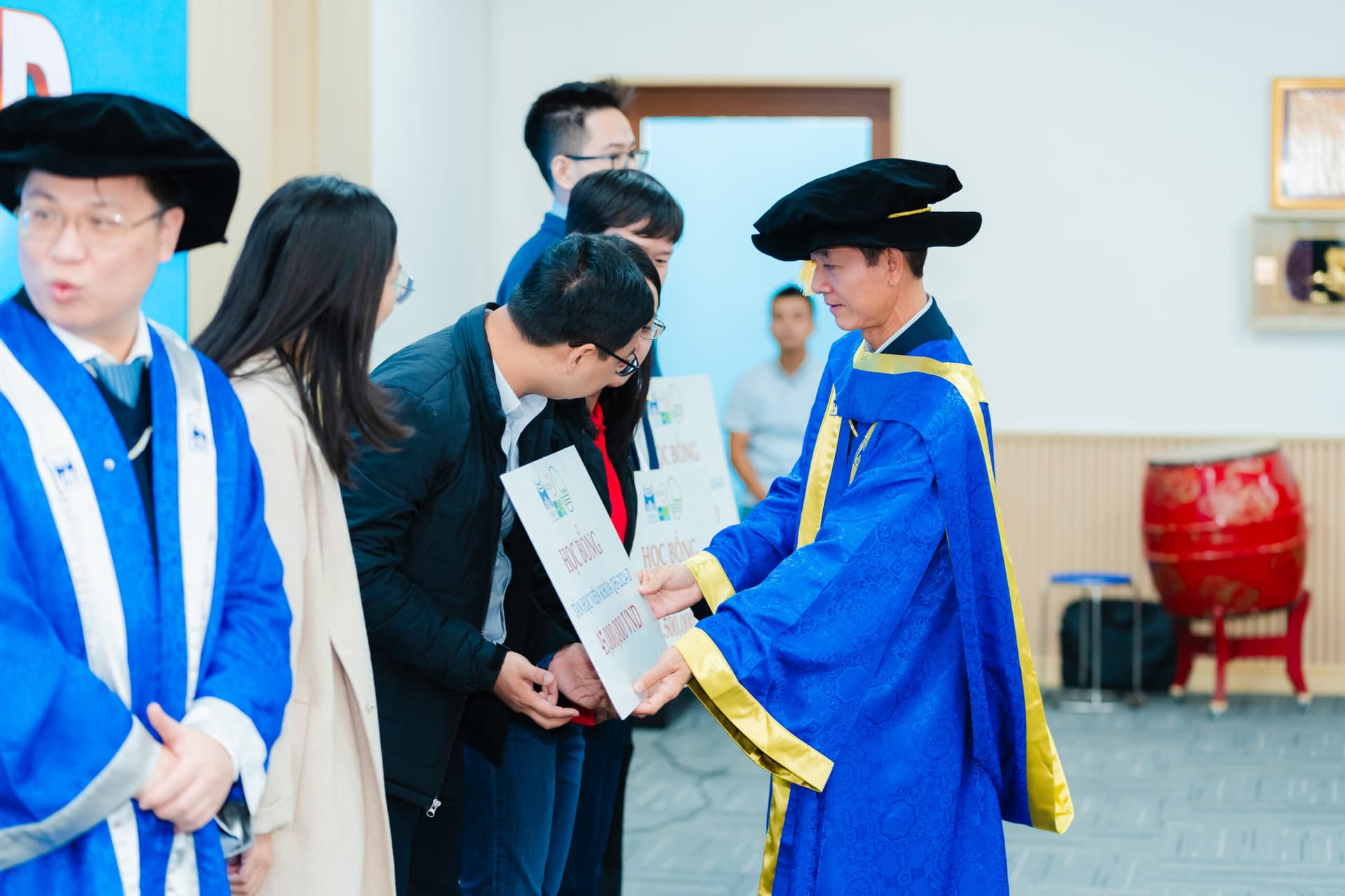 Khai giảng và Trao bằng Tốt nghiệp các Chương trình Sau Đại học tại Trường Quản trị và Kinh doanh (HSB)