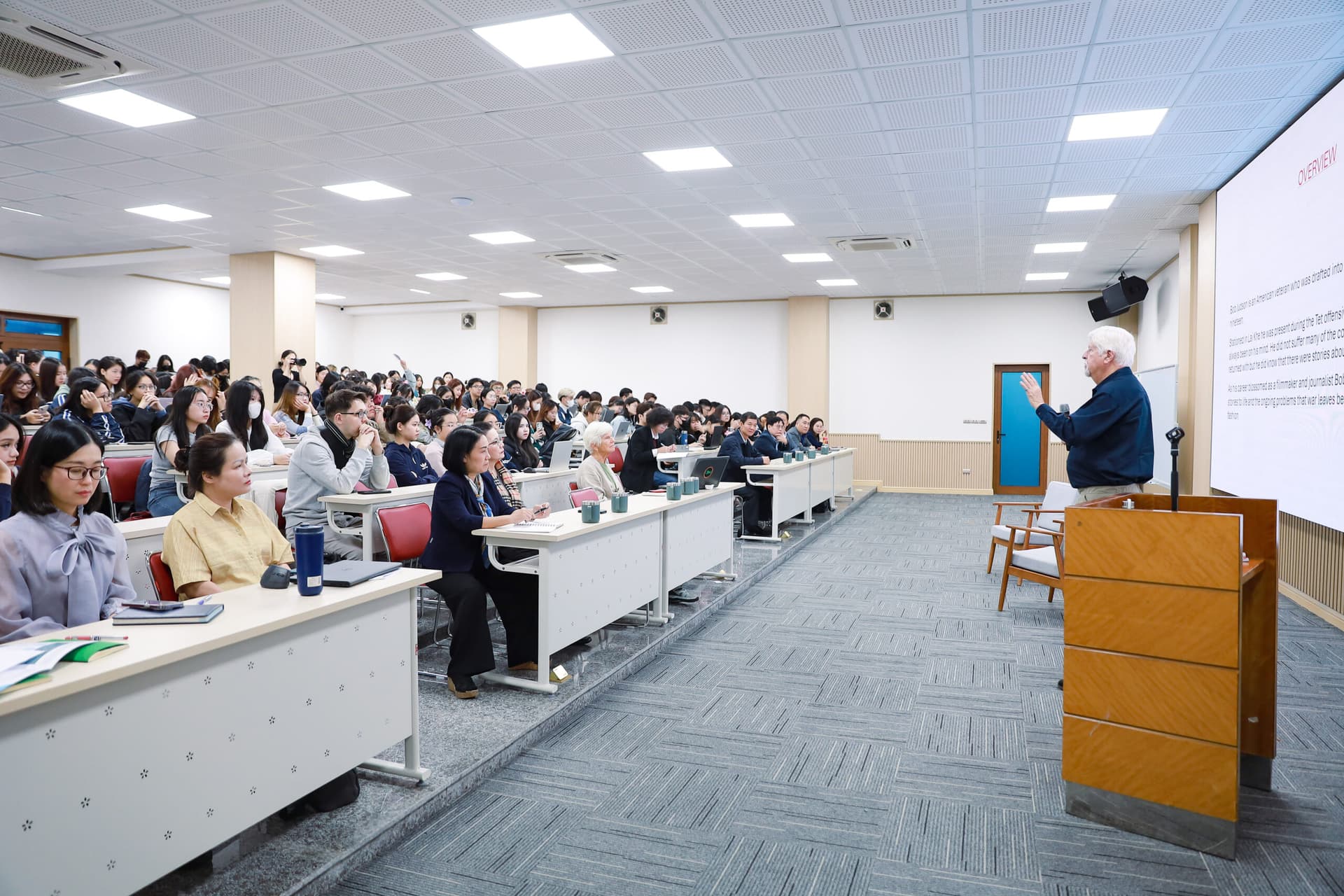 Storytelling – Học cách kể chuyện qua phim ảnh cùng đạo diễn Bob Judson và TS. Tạ Bích Loan