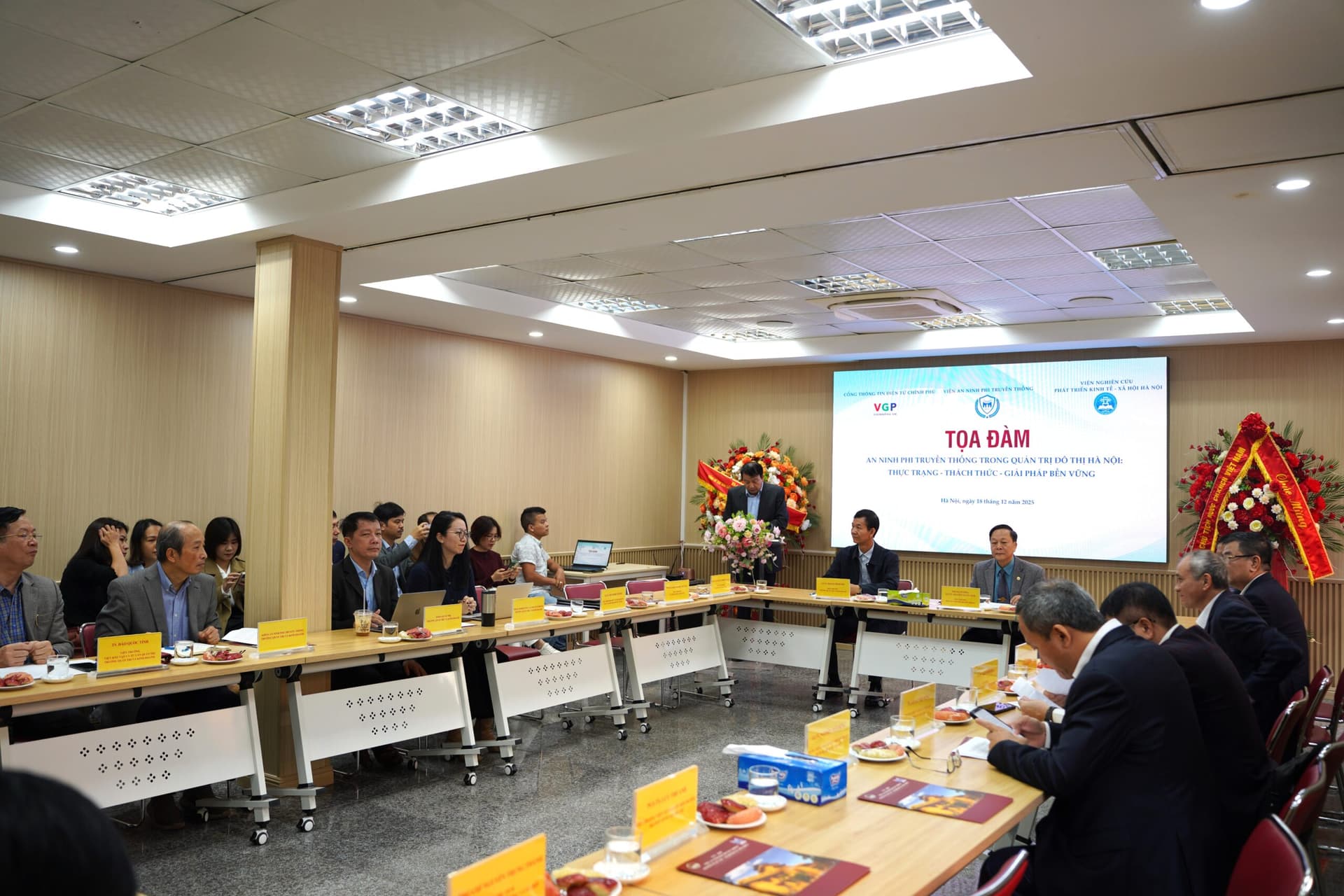 Tọa đàm với chủ đề “An ninh phi truyền thống trong quản trị đô thị Hà Nội: Thực trạng – Thách thức – Giải pháp bền vững”